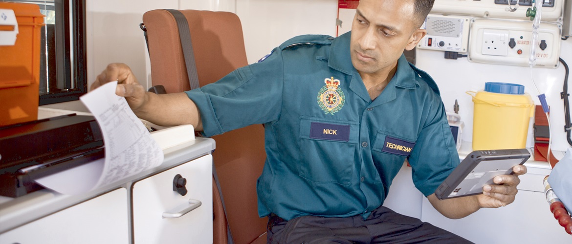 Zdravotník pracuje s PJ-700
